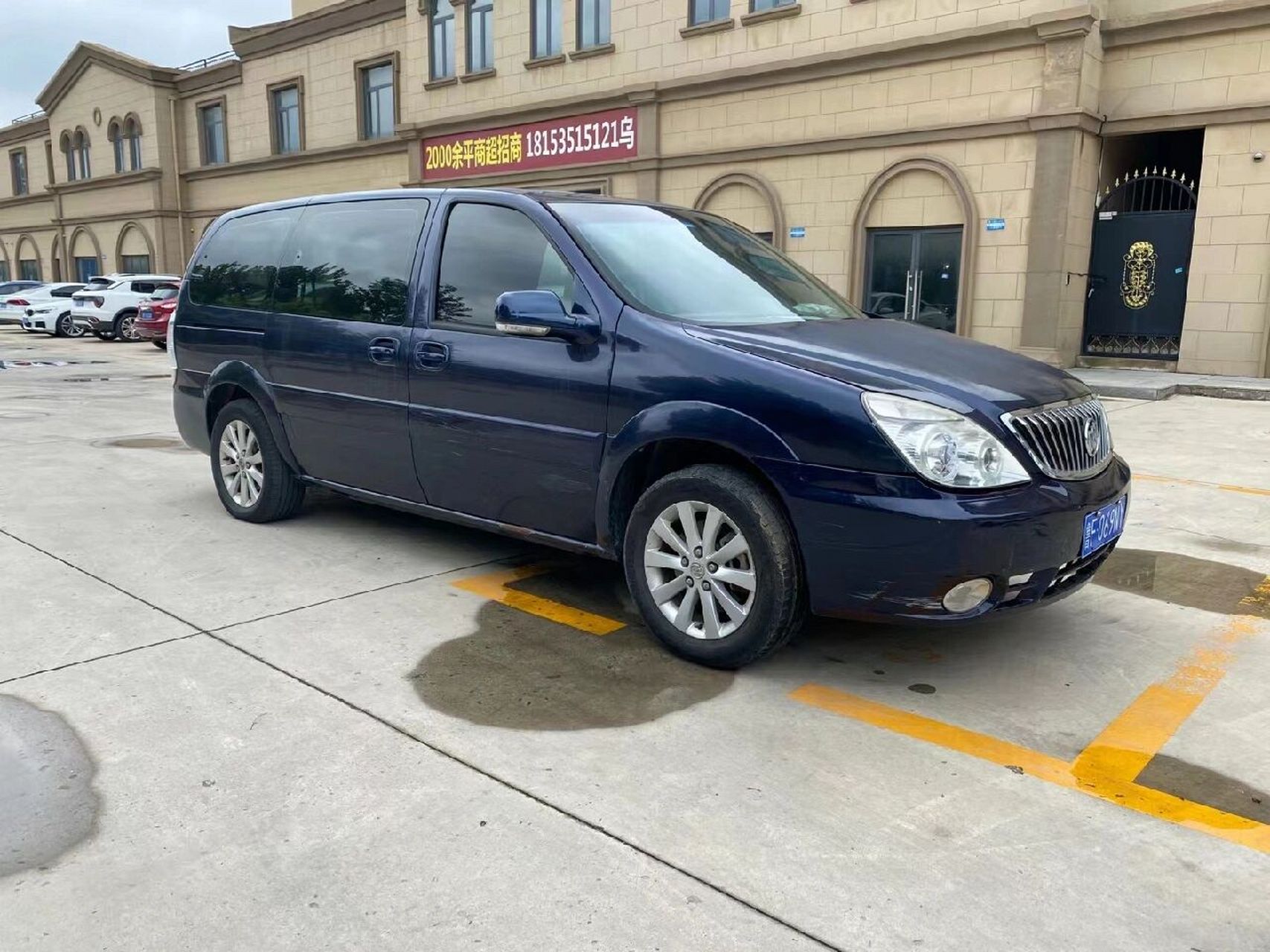 15年别克gl8 15年别克gl8,空间绝对够用,2.4大自吸,前嘴一套.