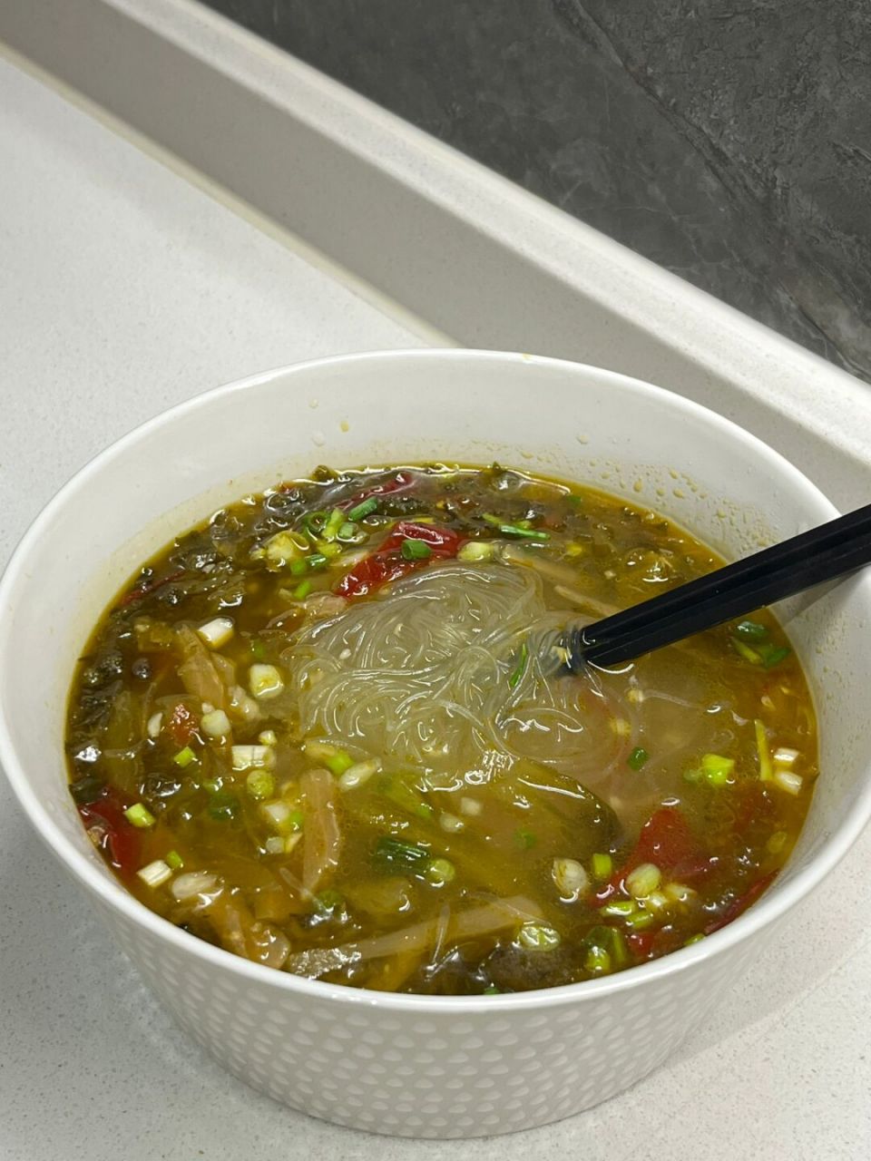 酸辣开胃的酸菜粉丝汤00(附教程) 酸菜粉丝汤超级开胃 简单快手汤