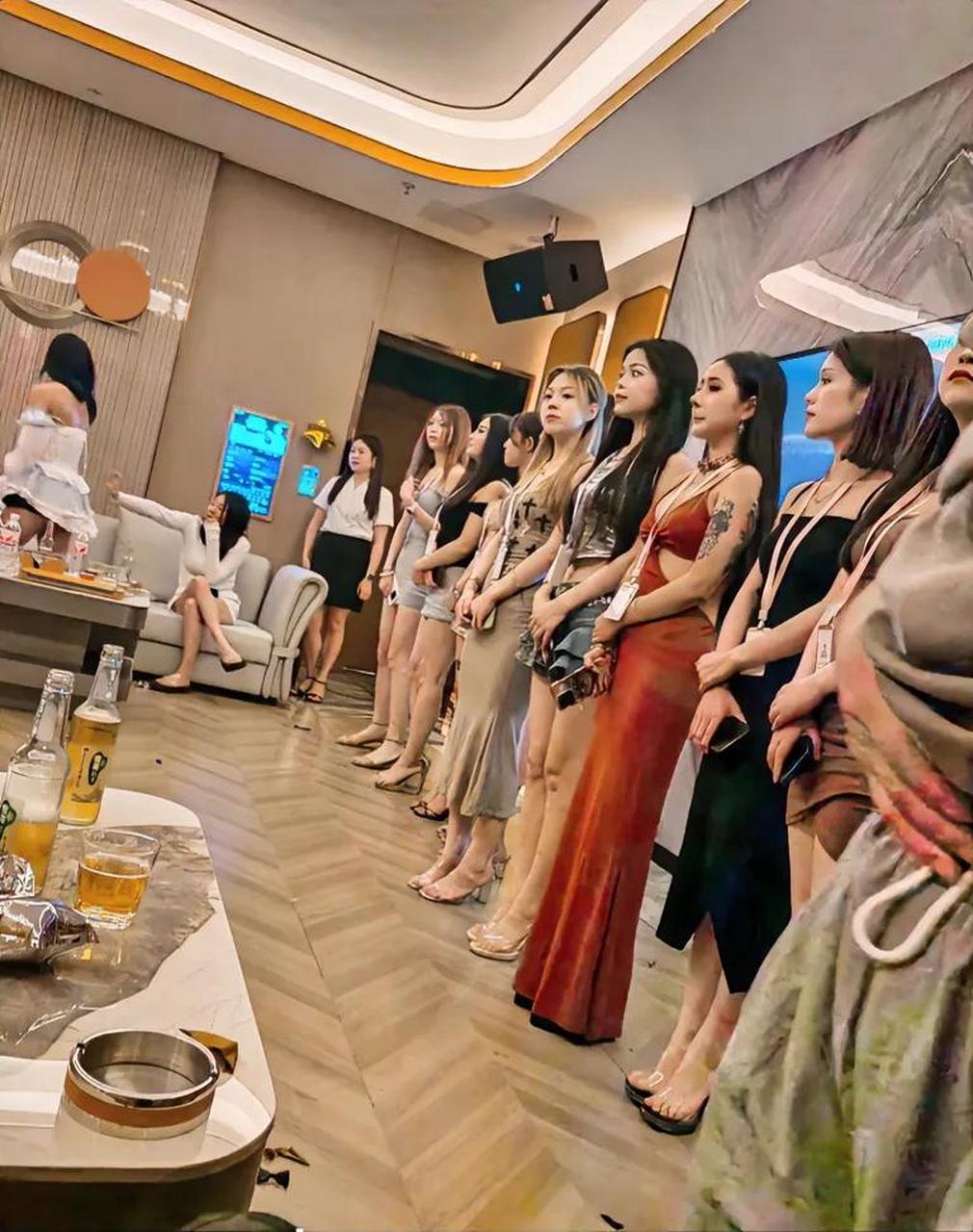 今天股市跌了,被ktv默默的承受了