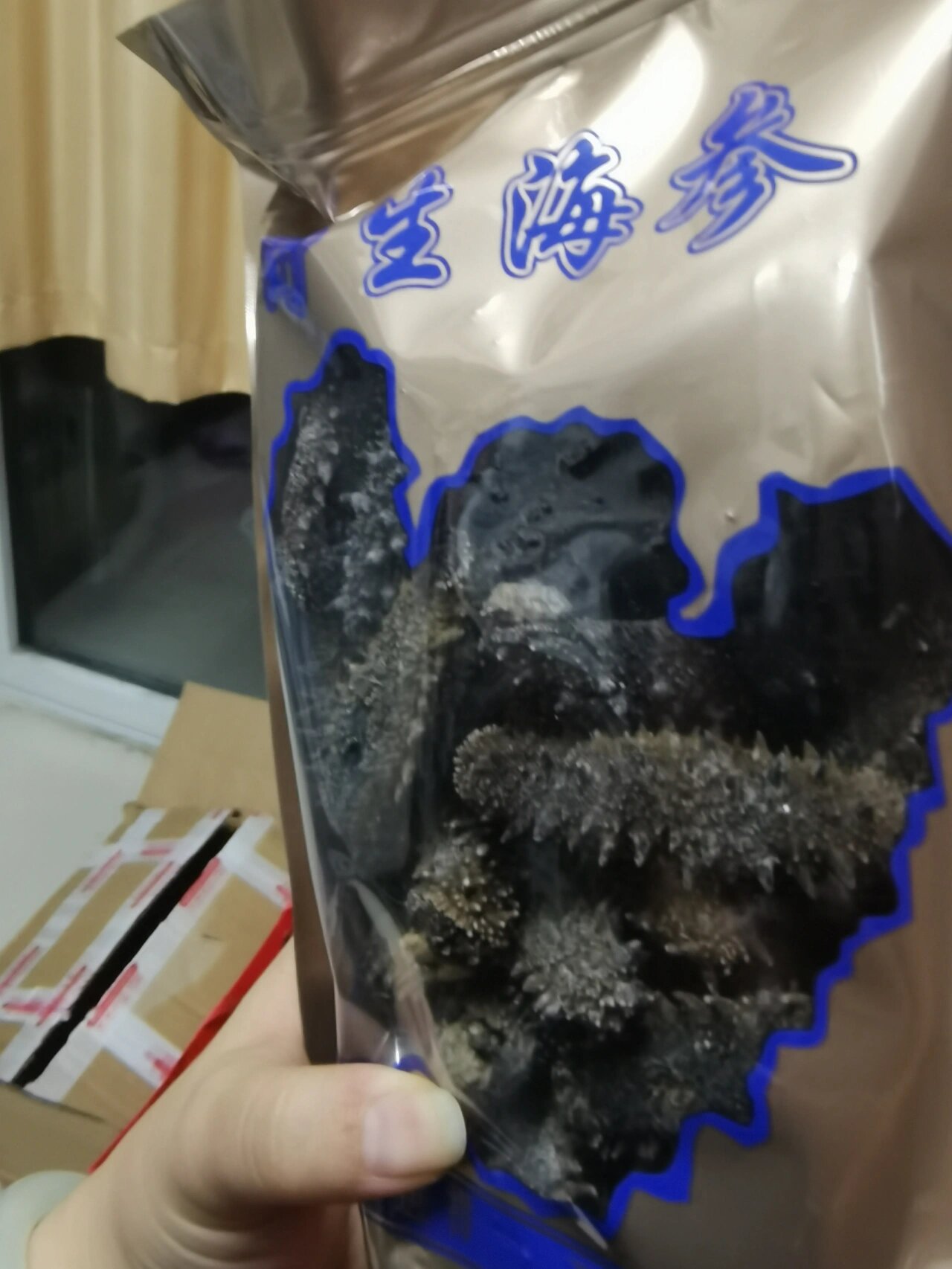 求助,海参发霉了吗 求助求助,海参忘记吃了现在表面发白好像有长毛