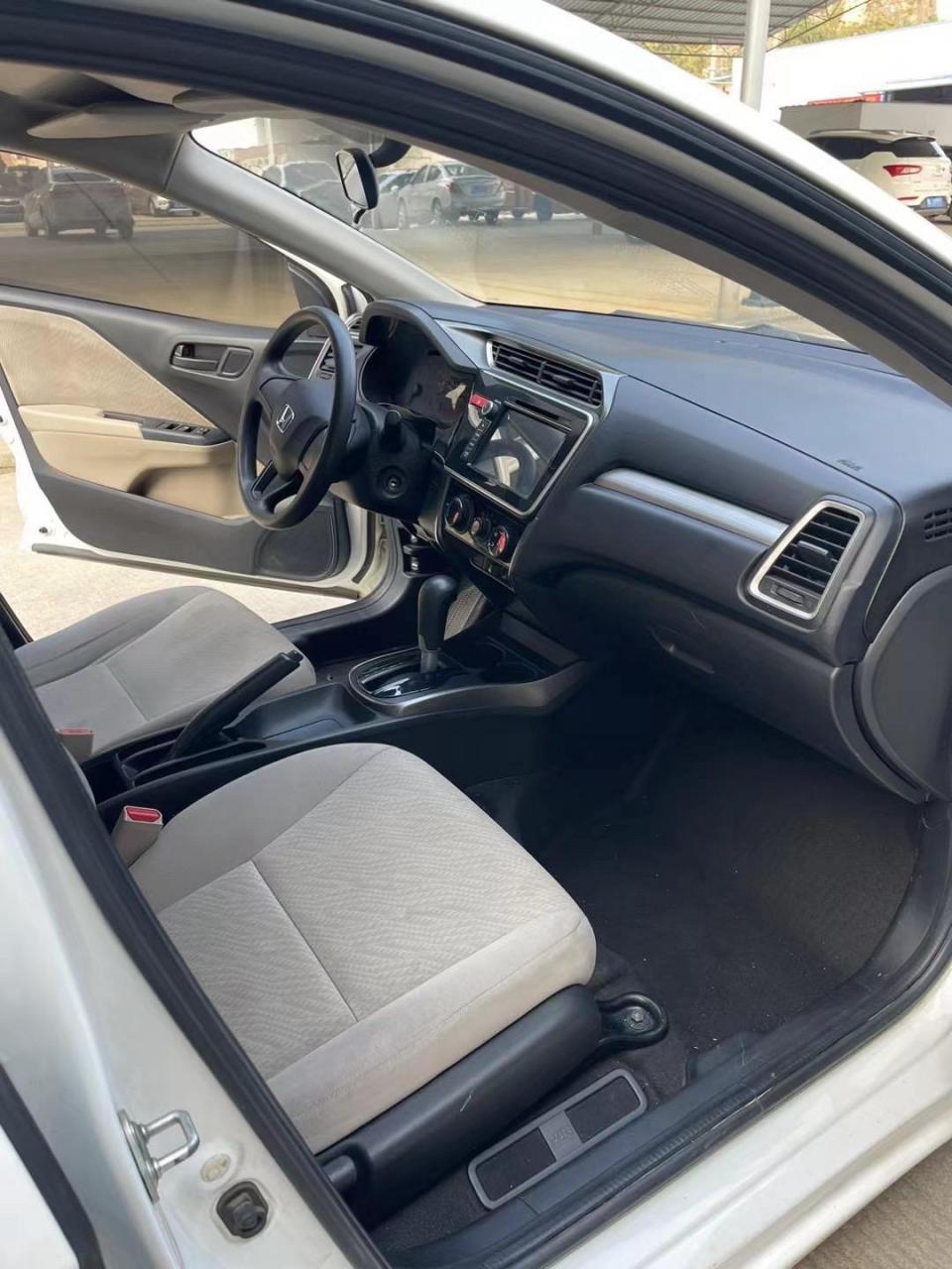 2016年4月本田哥瑞,1.5自动!现在只要4万左右