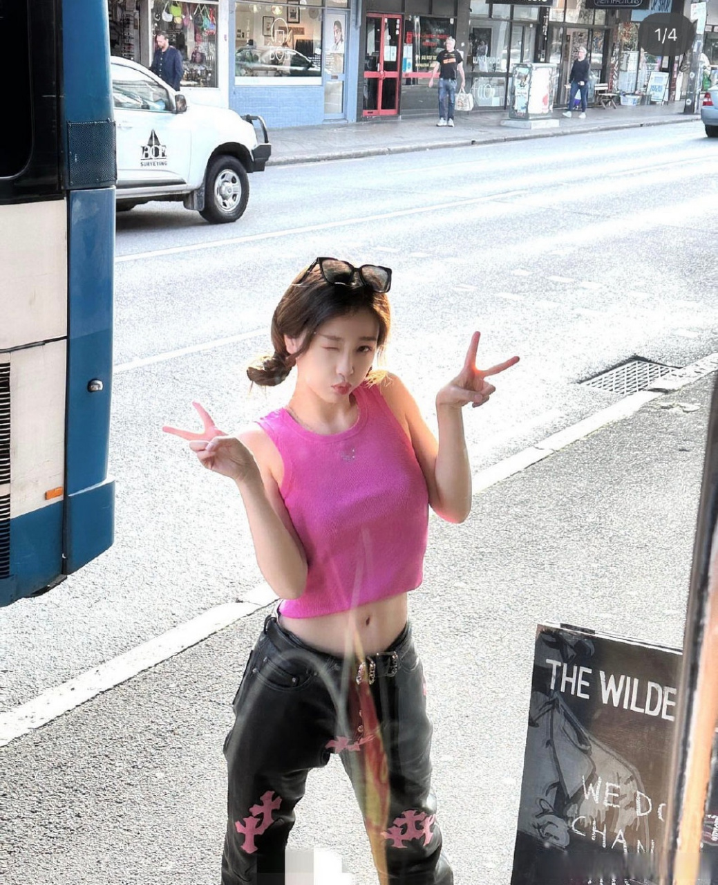 甜心辣妹虞书欣来啦,wink比耶太可爱啦!