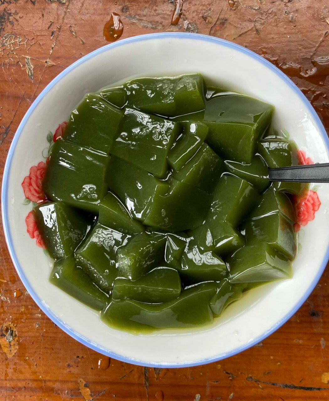 神仙豆腐,吃过的举手 神仙豆腐,俗称"绿凉粉",湖南怀化老家的美食