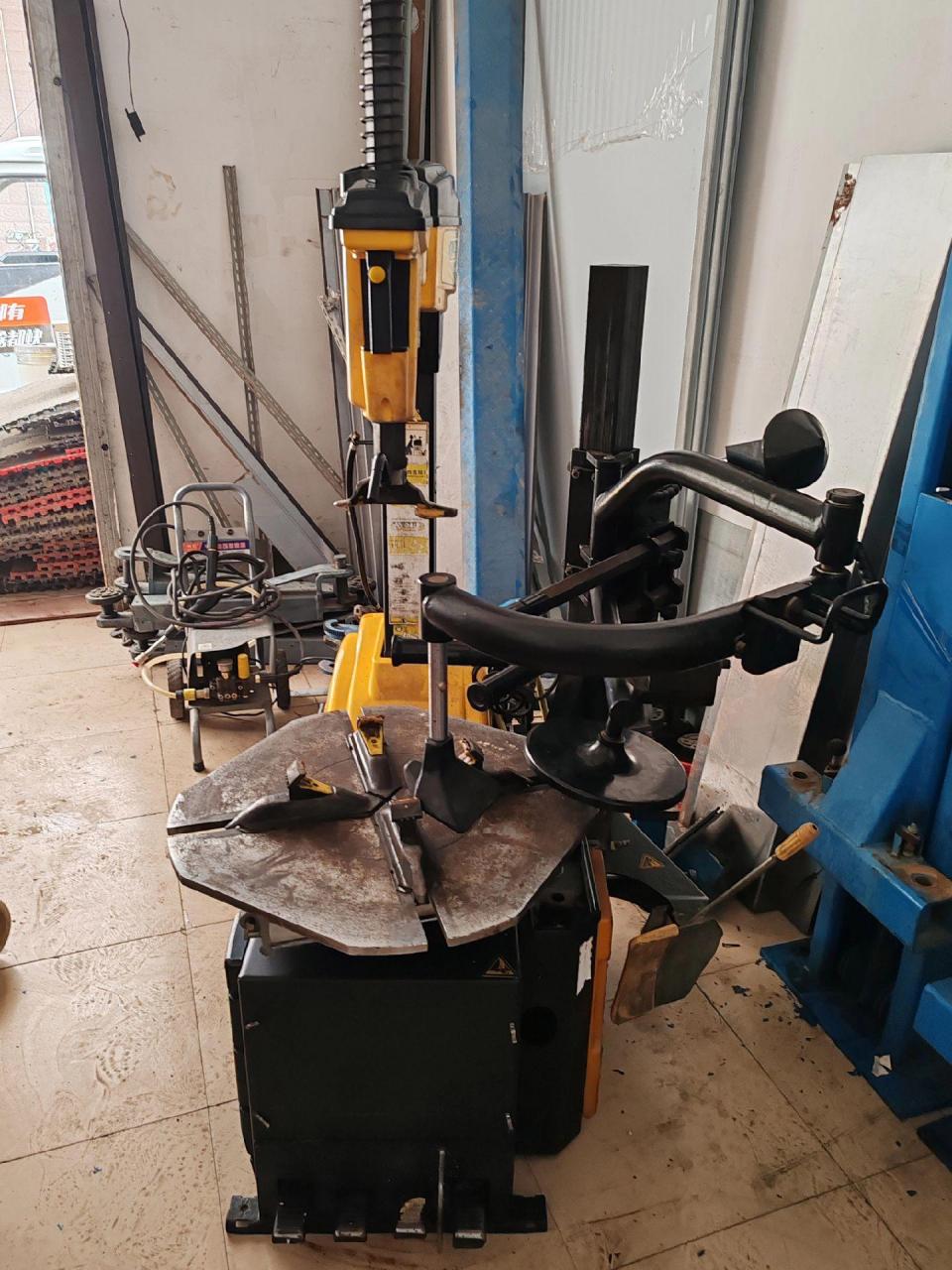 二手汽修美容设备现货出售,让您花最的少钱,办舒心事,二手设备回收,让