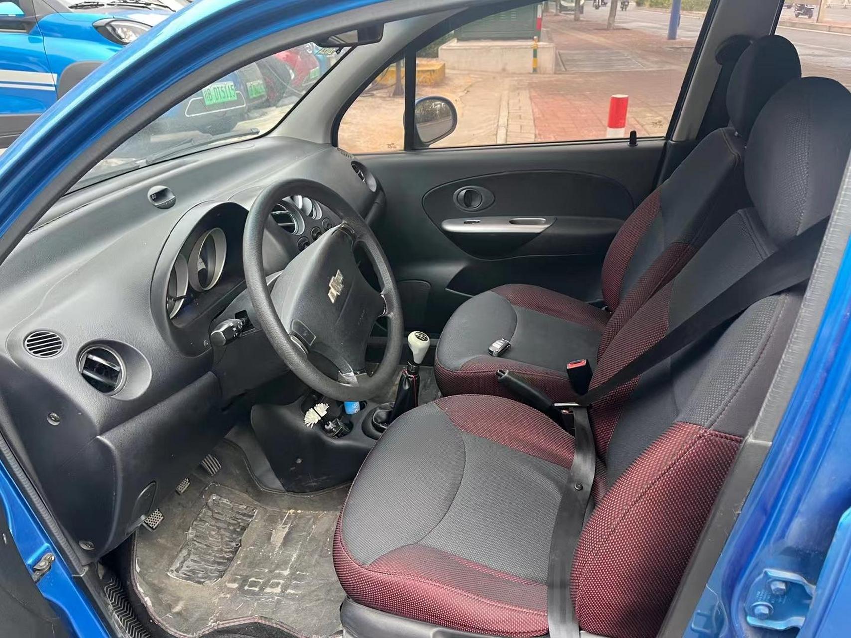 雪佛兰乐驰1.2.2011年7月乐驰1.2运动款高配!有气囊,后雨刮!车况精品!