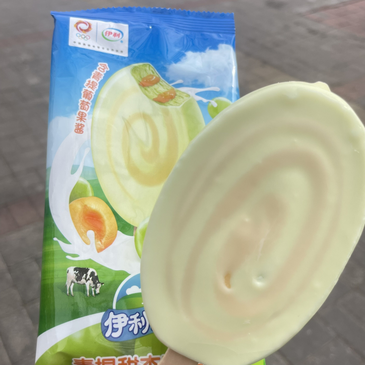 伊利牧场青提甜杏90(内附带价格) 入口就有青提