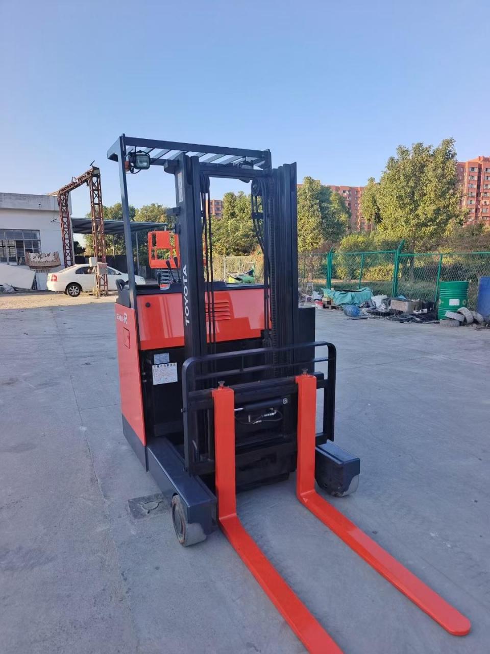 仓储货架堆高专用 站立式电动叉车 岛国原装进口 搭载全新电池 升高3