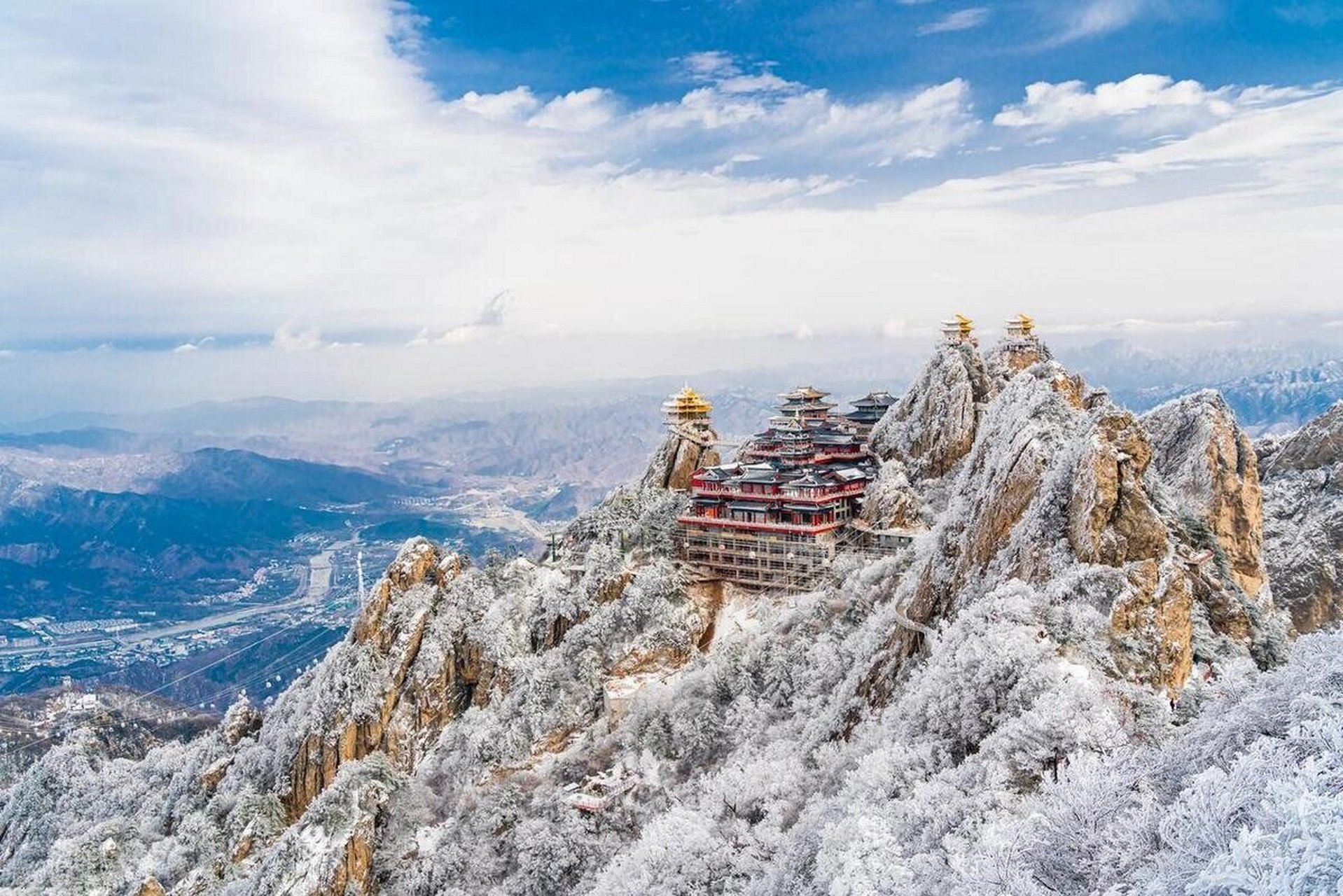 河南老君山游览攻略,一座神奇的仙山 老君山是河南省洛阳市栾川县的