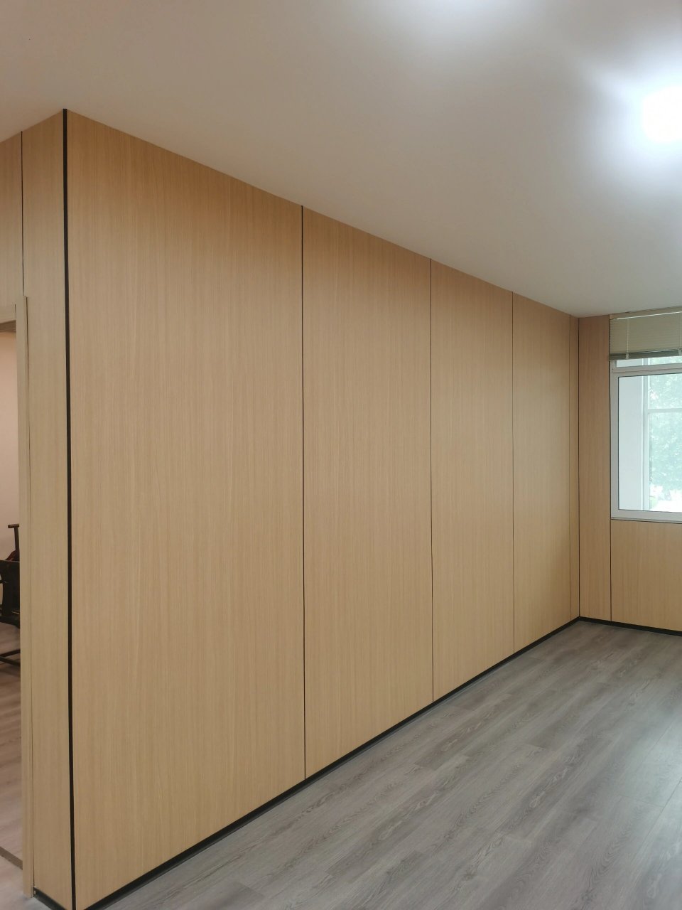 木饰面办公室装修效果商业空间工装材料 酒店工装写字楼办公室商业