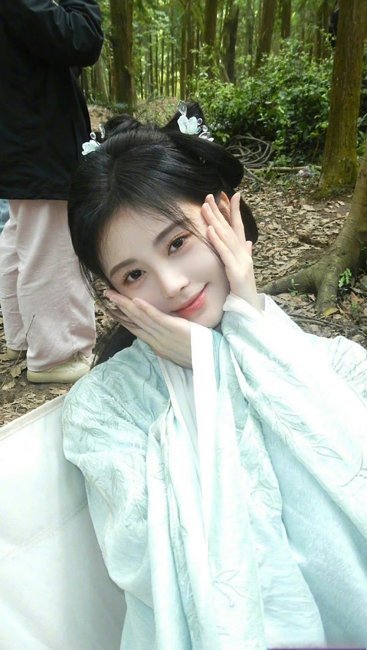 鞠婧祎新剧花间令换了妆容后的造型美绝了