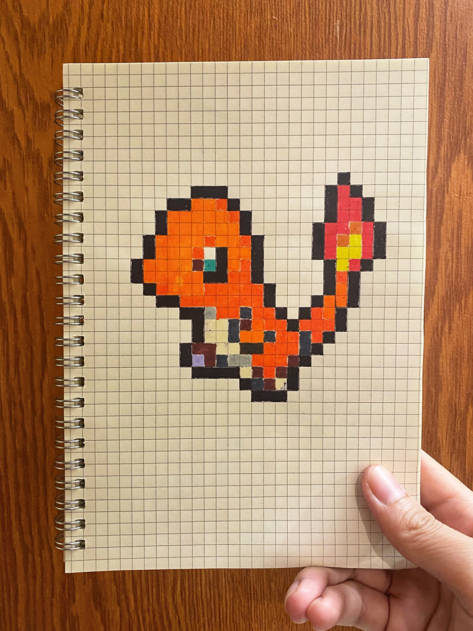 小火龙(内附详细涂色步骤)   像素画:小火龙 工具:马克笔 b5网格本