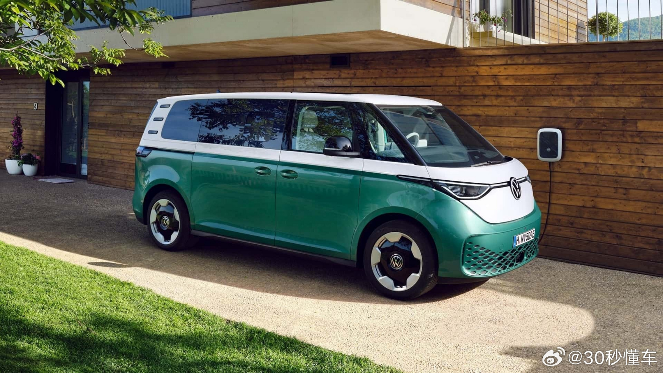 🚐🚐🚐不久前带大家看了本田家高颜值,巨实用的小可爱全新n-box