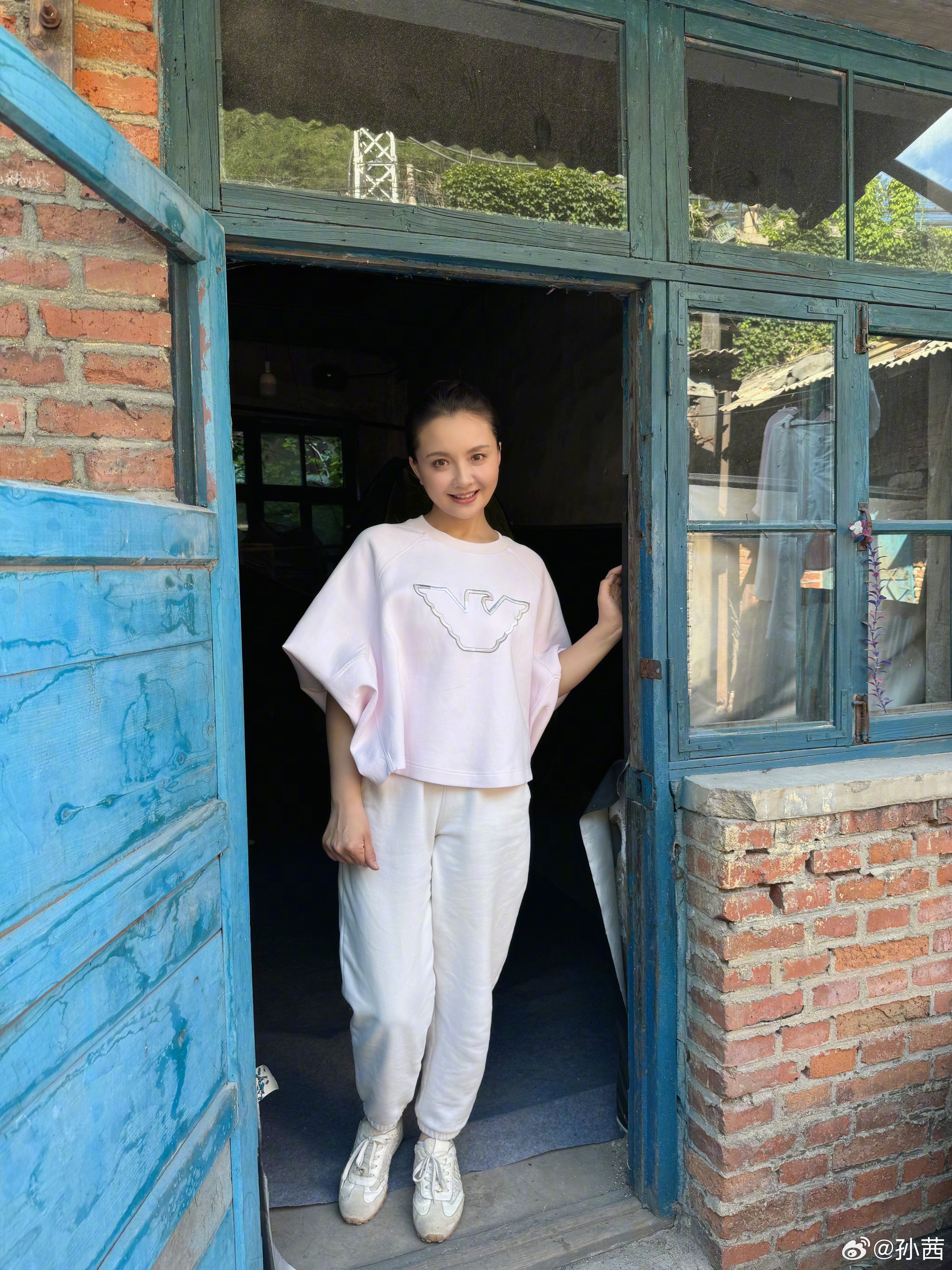 陈子溪老年女人家里拍的照片九十年代儿童郭馨逸童年时代的房屋童年的