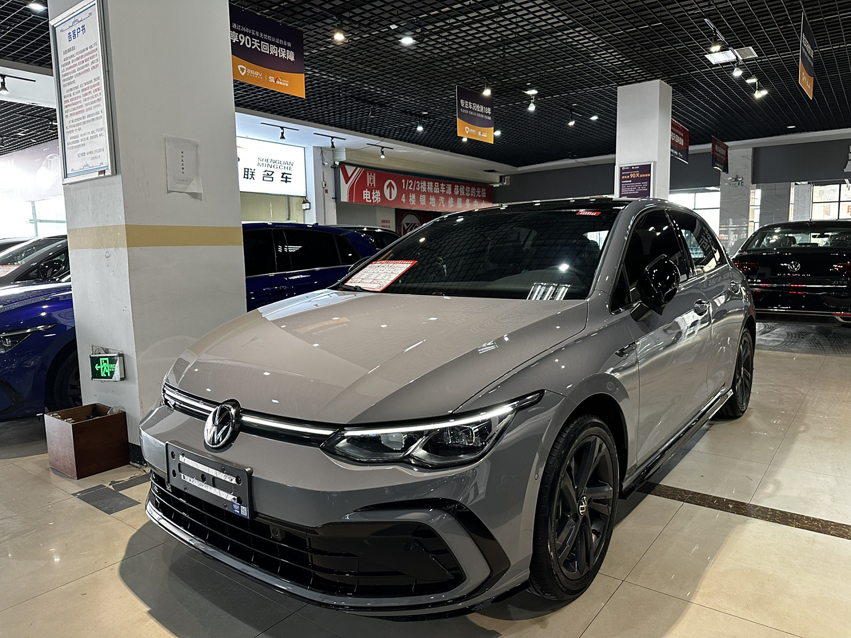 23款 高尔夫8代r-line 共计两台高8rline 月岩灰22年4000公里  原漆22