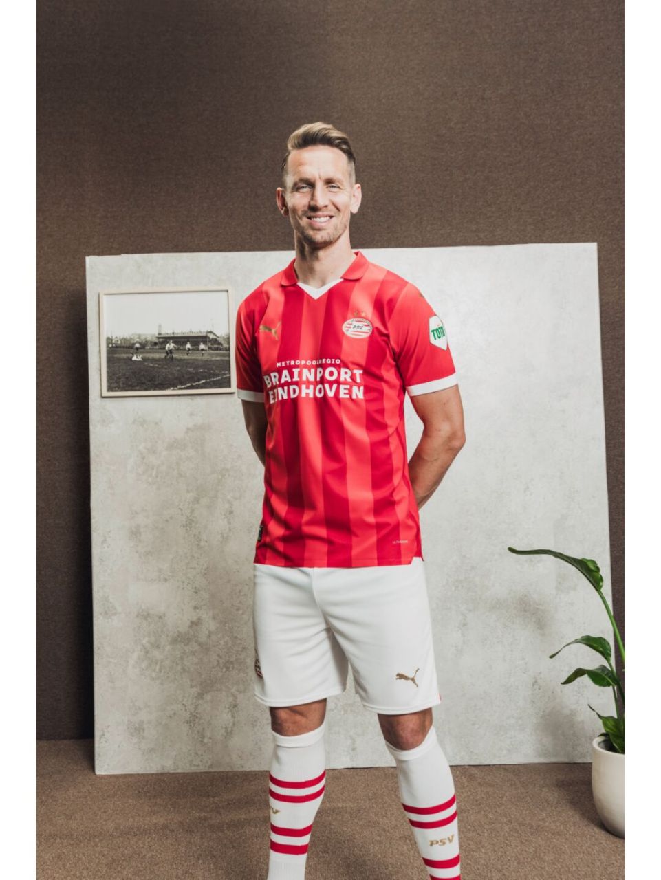 埃因霍温发布2023-24赛季主场球衣 #足球#0202#小红书竞技场#02