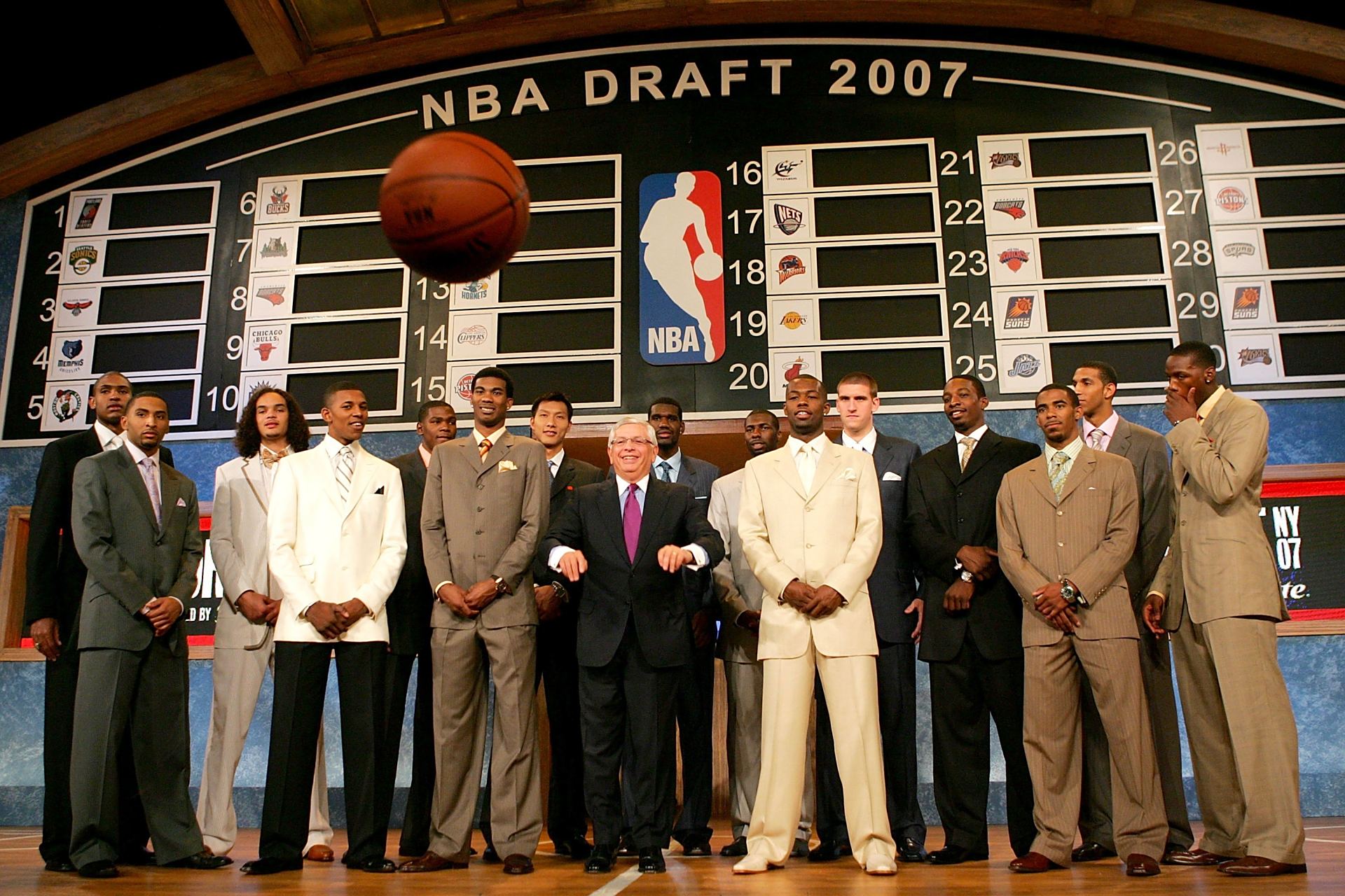 易建联nba选秀16周年#  16年前的今天,2007年nba选秀大会在麦迪逊