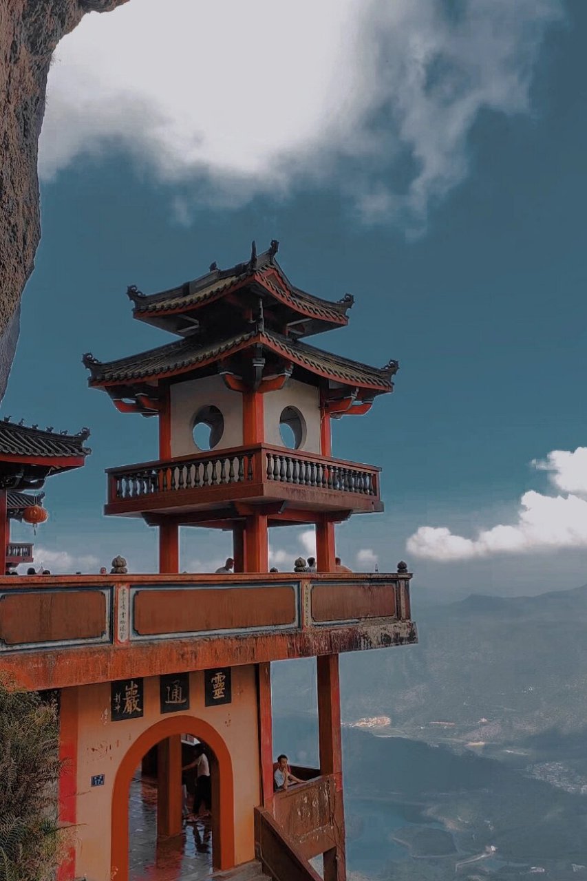 漳州灵通山 停车场收费1090,门票一人2090 上路十八弯,晕车的小