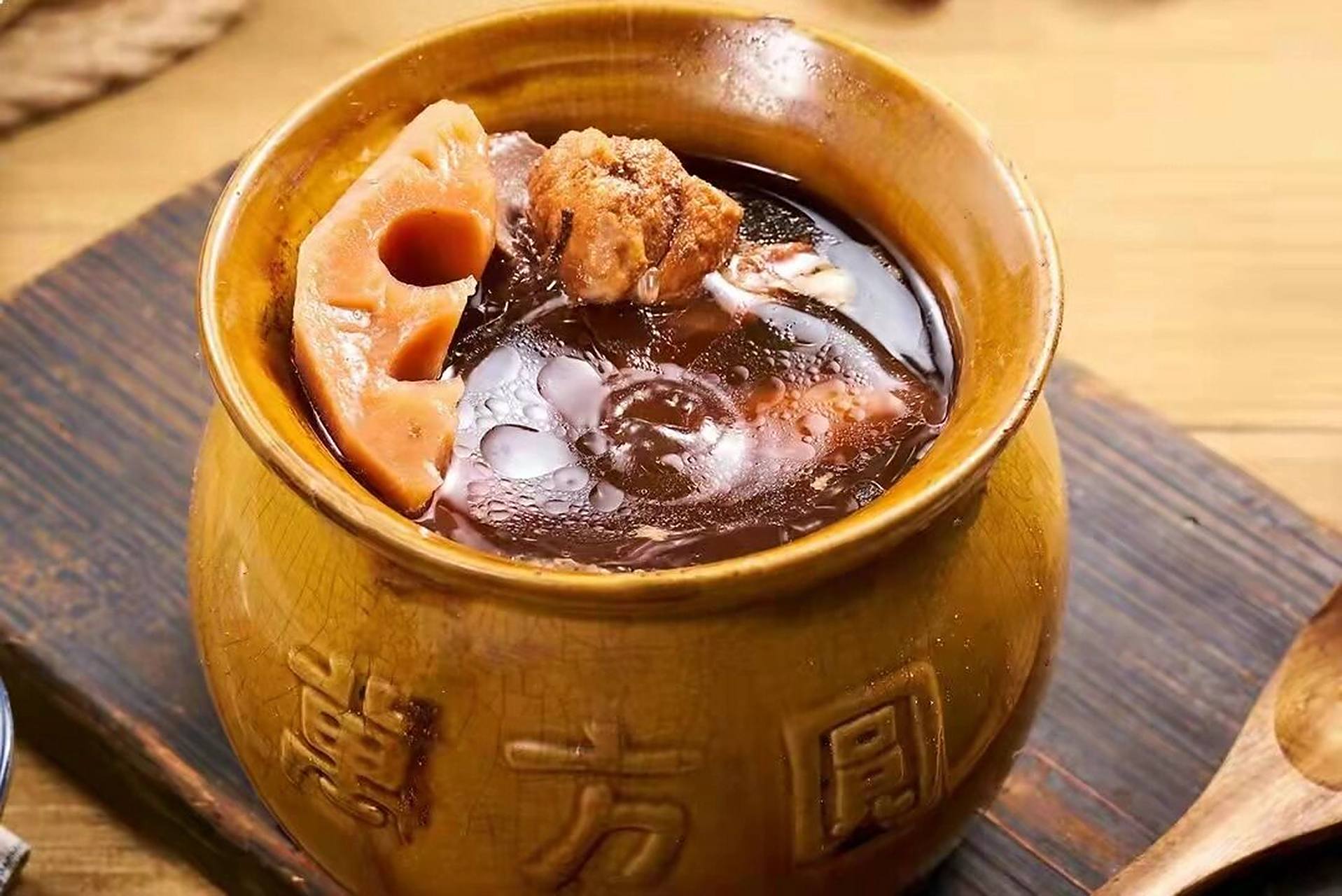 江西11个地级市的代表小吃和名菜,你吃过吗 1,南昌市97 瓦罐汤 南昌