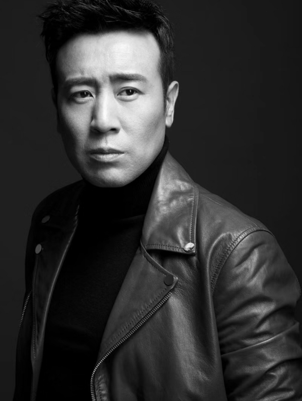 70后叔圈演技顶流,九位男神 16615张嘉译,70年出生,陕西西安人