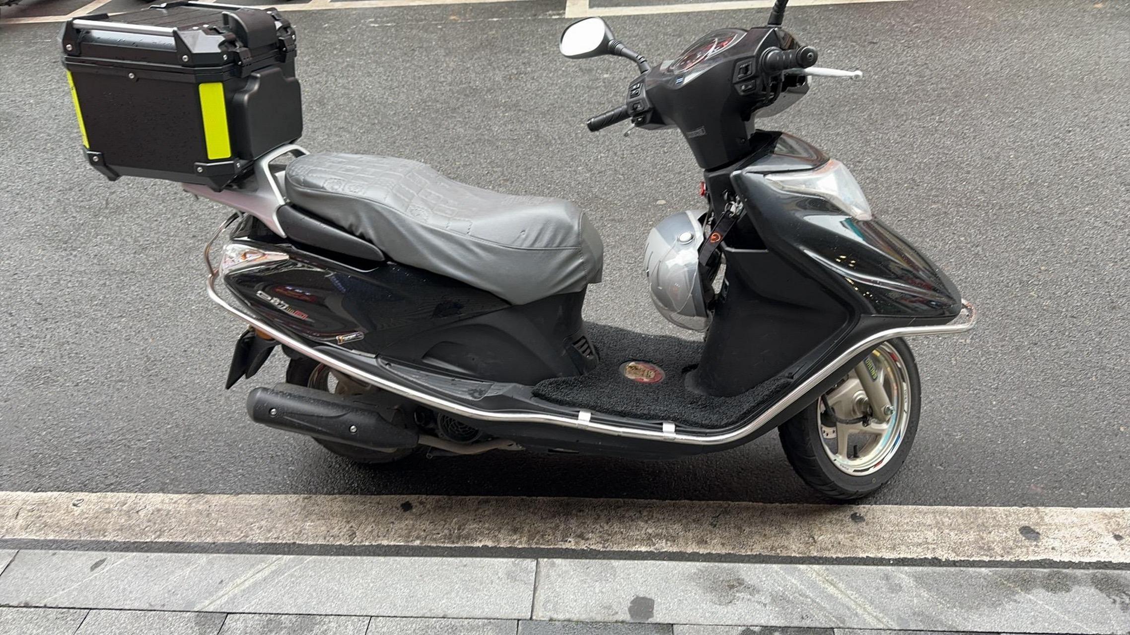 出23年3月上牌新大洲本田e韵110i,新车8300落地,全车贴有隐形车衣.