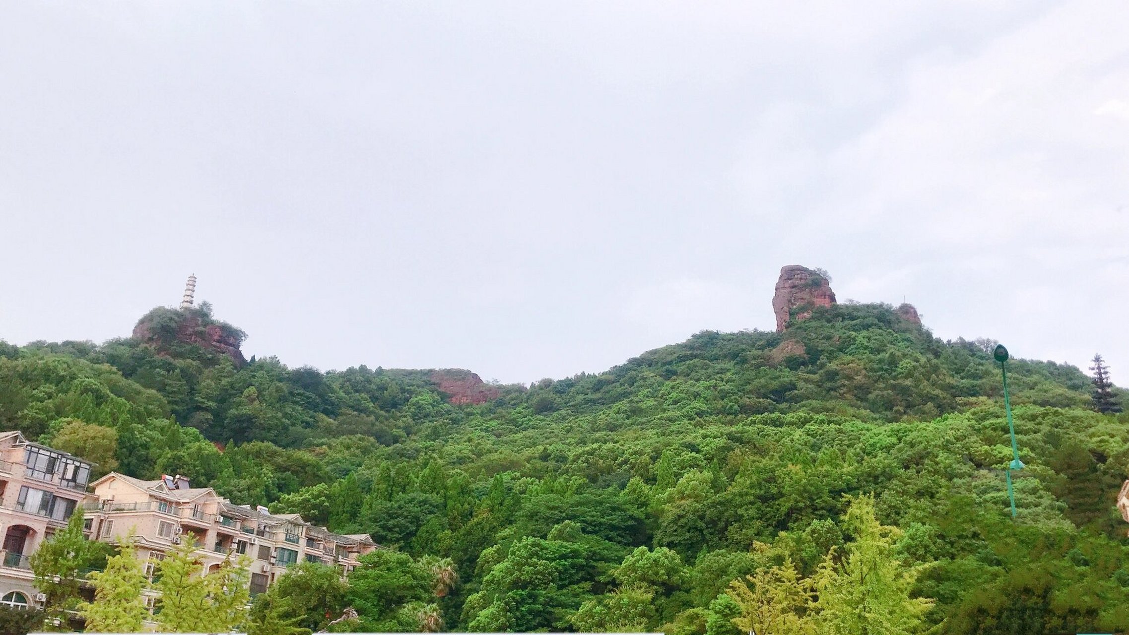老虎山,又名景星山,东岳山,位于浙江省江山市市区南端,东临须江,为