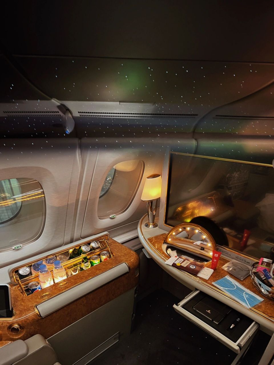 阿联酋9690emirates a380头等舱飞行体 迪拜回国体验了一回阿联酋
