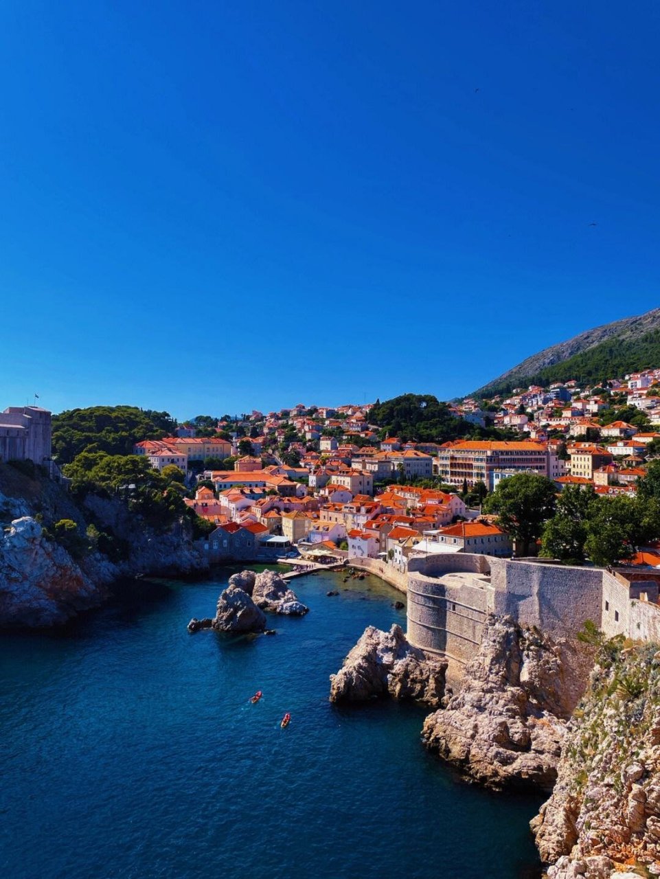 马耳他旅行攻略 马耳他是地中海的一个小岛国,位于意大利和北非之间.