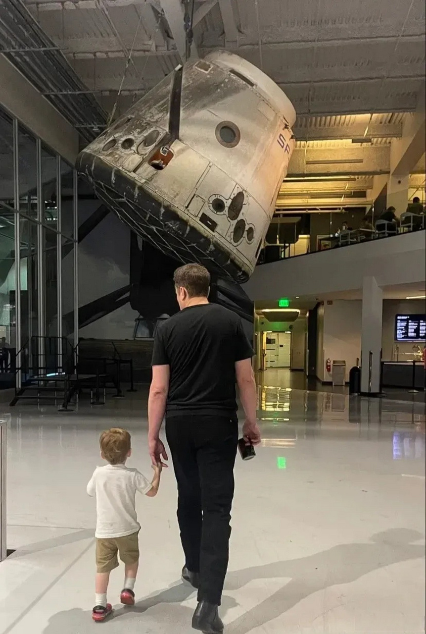 特斯拉icon老板马斯克icon小儿子才是.