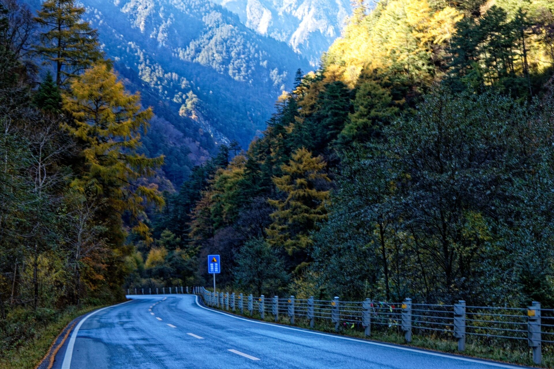 中国熊猫大道 周末从成都出发到四姑娘山,经都汶高速,映秀镇下高速后