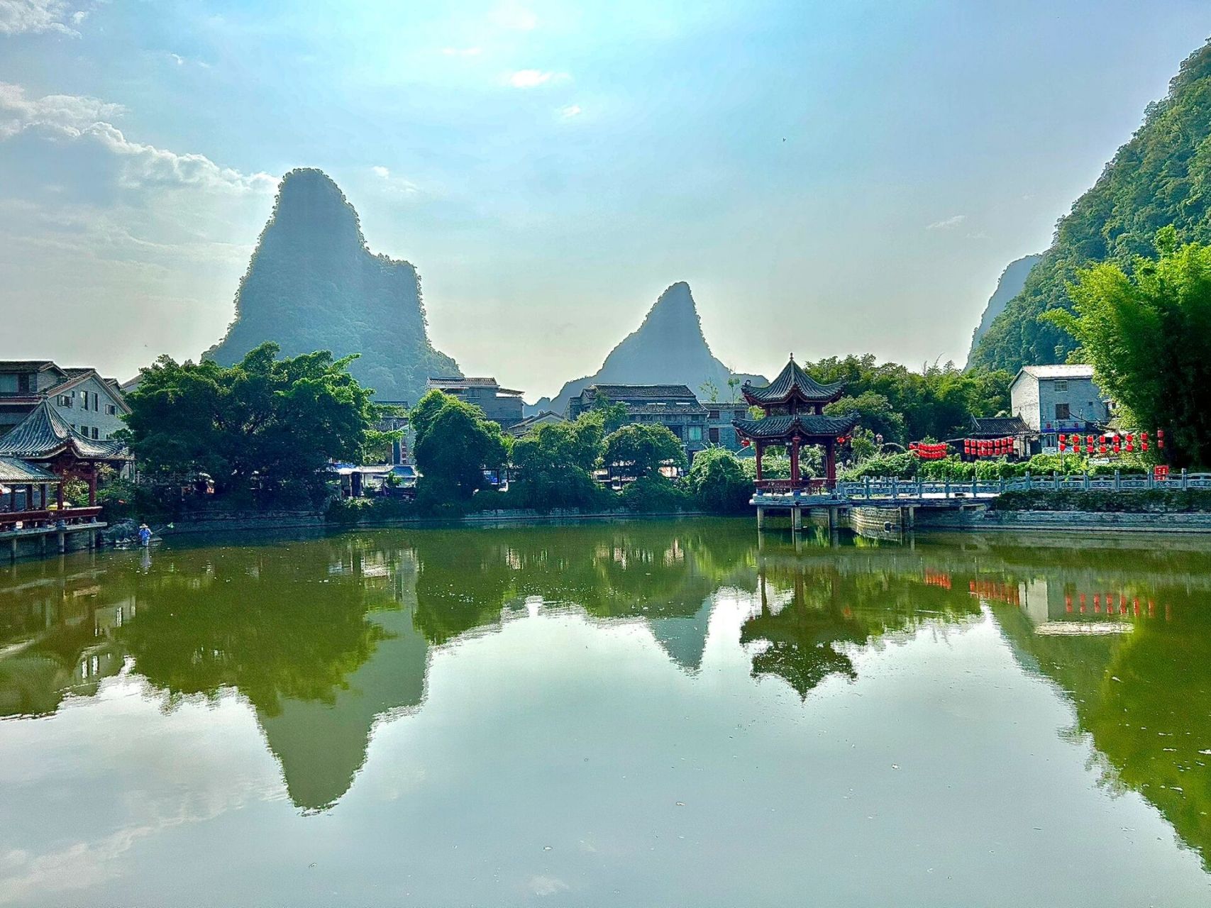 去完梧州第二天下火车站先从贺州站坐顺风车去黄姚古镇,一个半小时,2