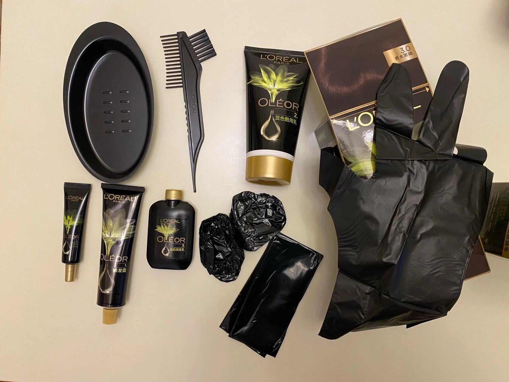 欧莱雅染发膏00青木黑褐 号称含精油染发膏 确实感觉比其他染发剂