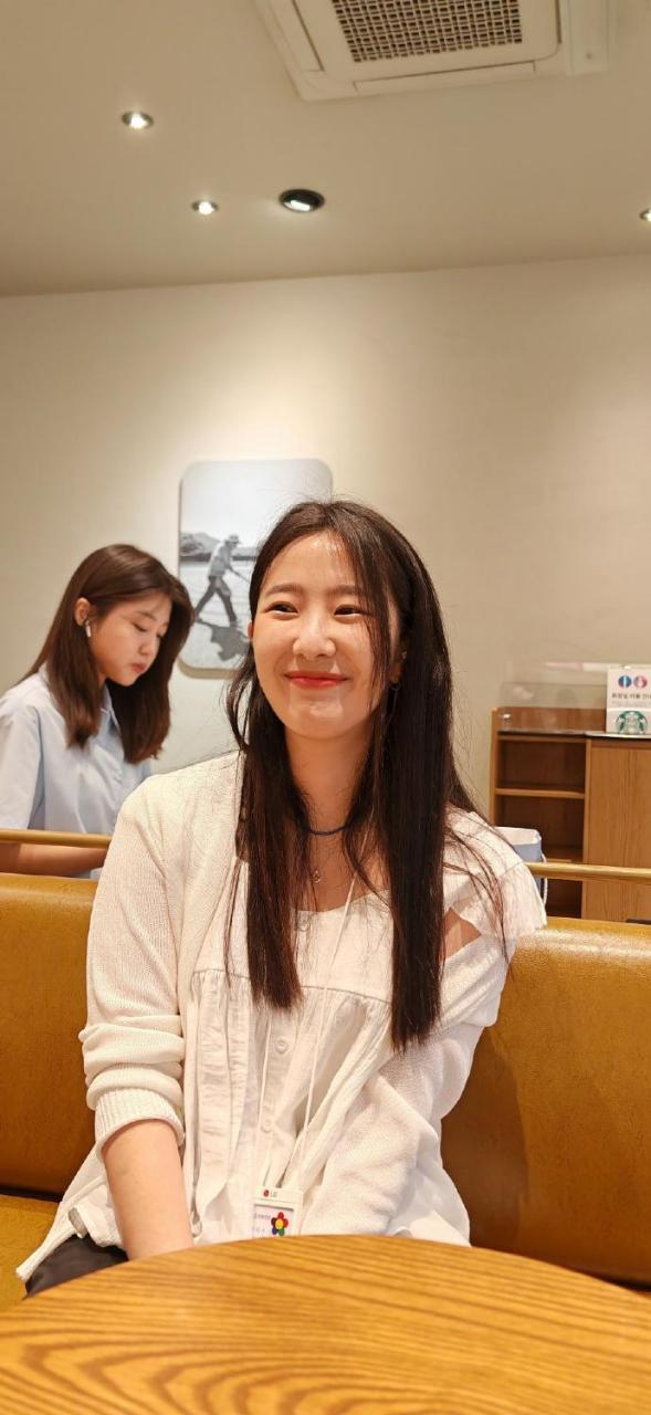 朴智秀,25岁,lg生命健康部门,年薪人民币30万左右,青岛读的初高中