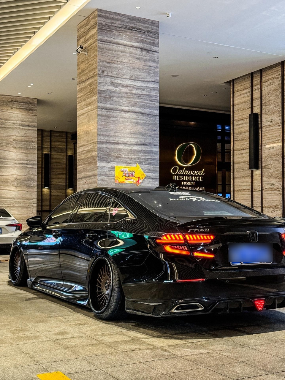 "别找了,你们要找的最帅黑武士本田雅阁在我这里"