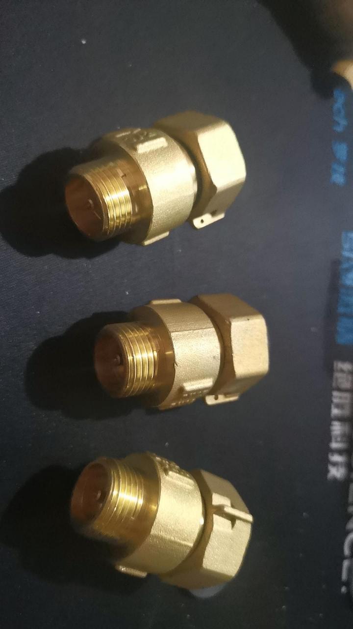 表前止回阀又叫防干扰阀,用在水表前面,防止水表转动