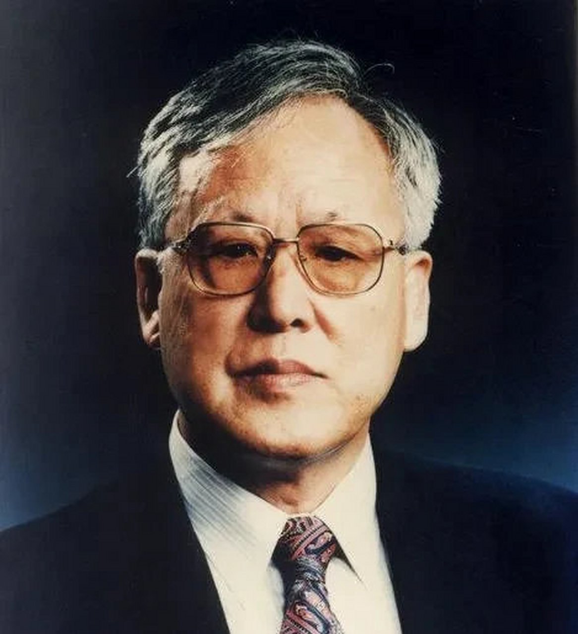 王忠诚是山东烟台人,毕业于北京大学,六十年如一日奋战在脑干肿瘤,脑