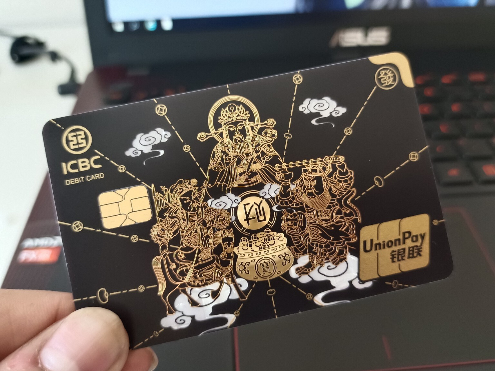 线上申请的工行储蓄卡终于来到了,卡面真的很赞,黑金聚财神,以后开始