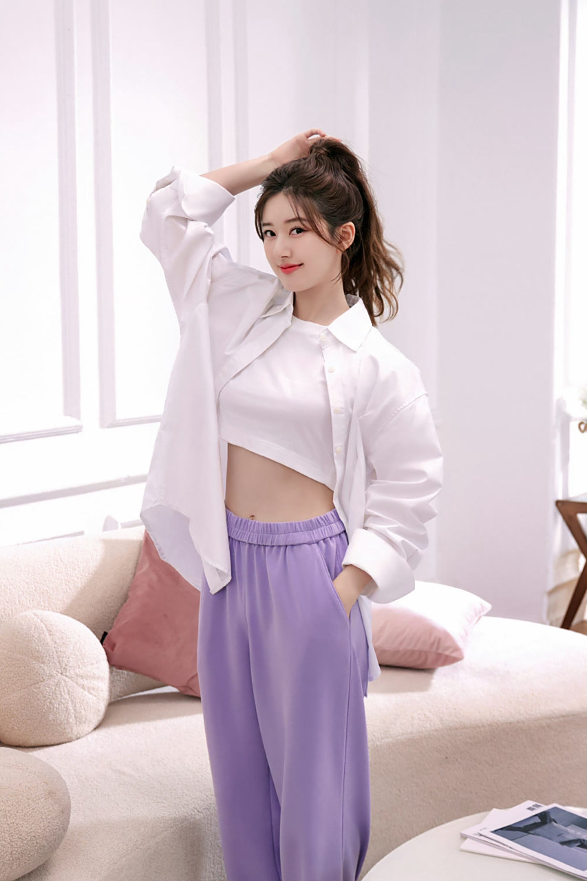 赵露思白裙高马尾造型#.#赵露思早春花絮照#  好甜好温柔啊