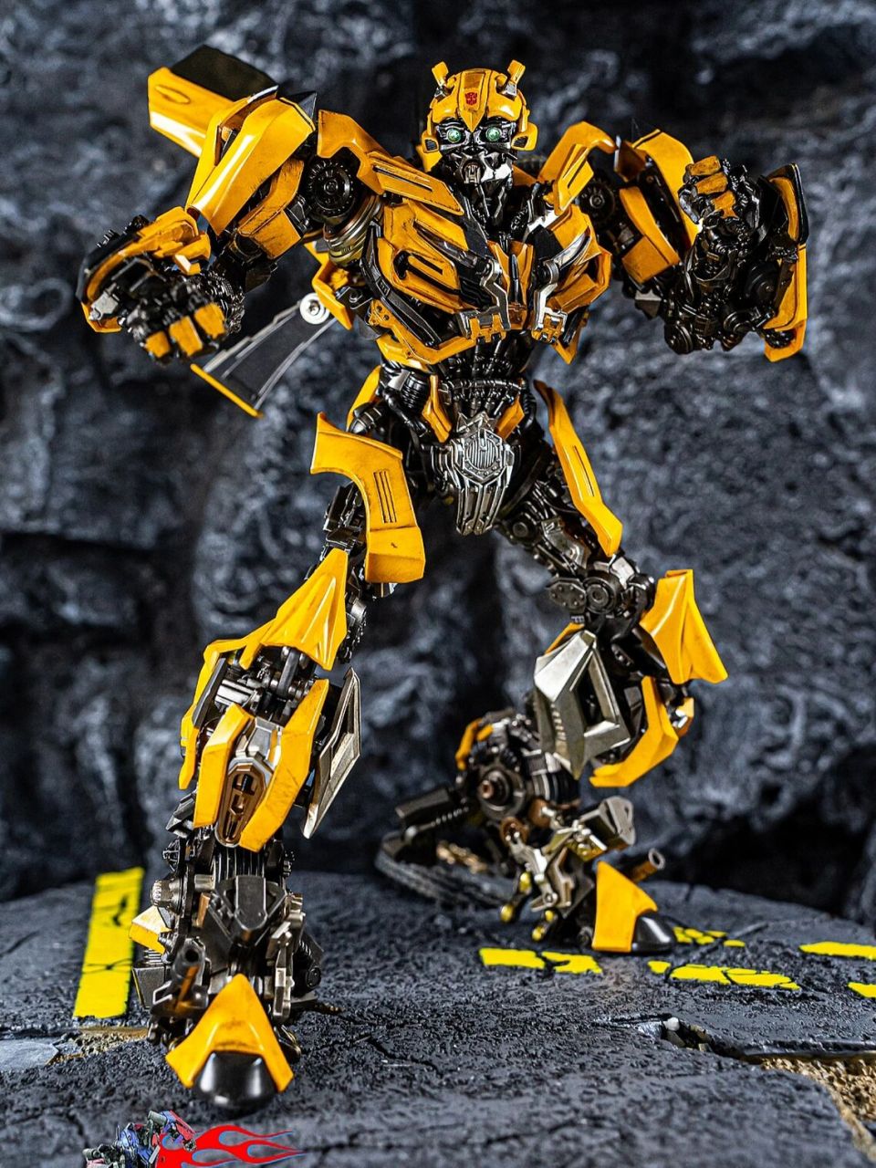 threezero『变形金刚5』dlx「大黄蜂」 变五大黄蜂携合金骨架和更精致