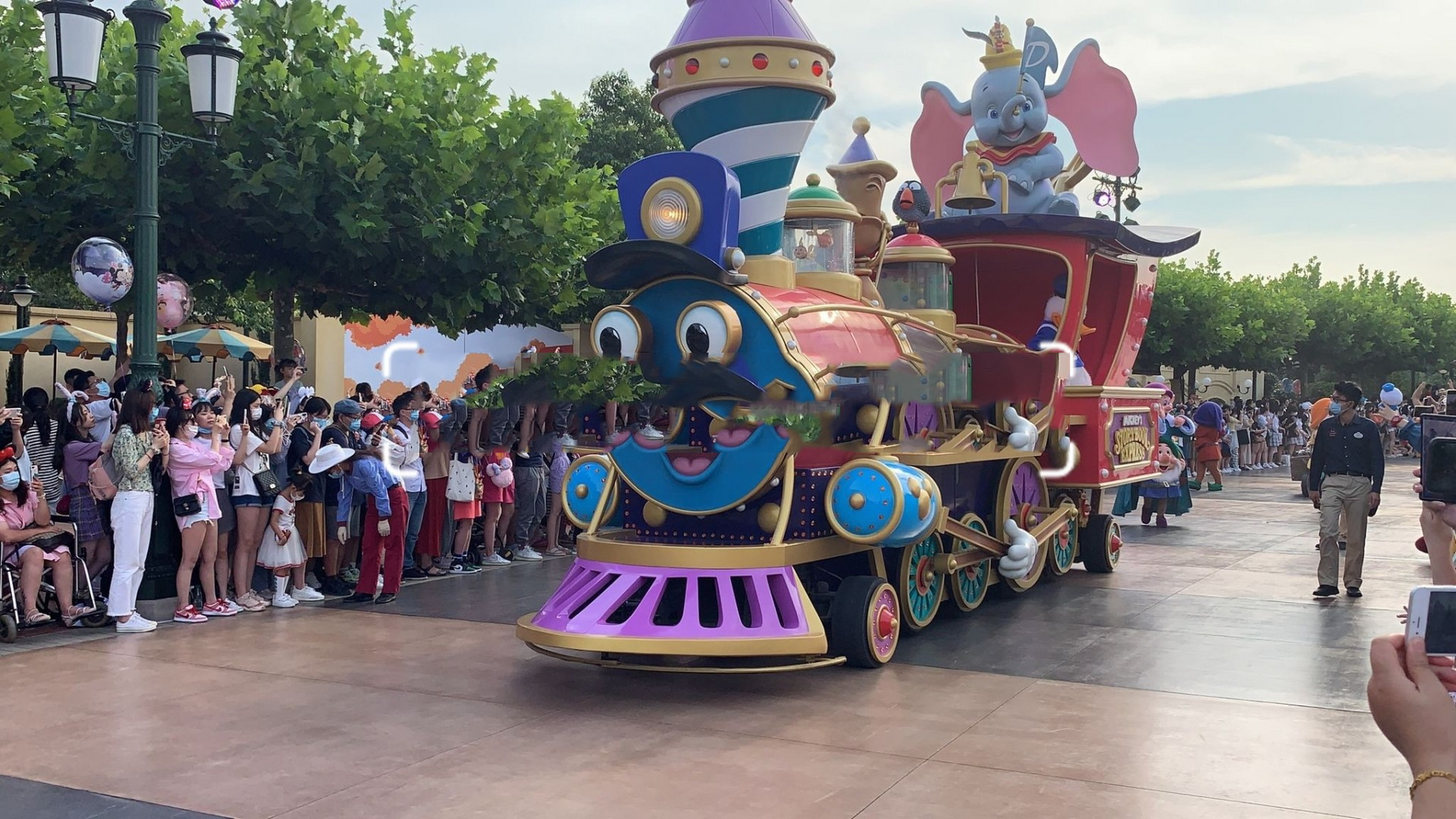 上海迪士尼花车巡游路线及观看位置推荐 来到上海迪士尼怎么能不看花