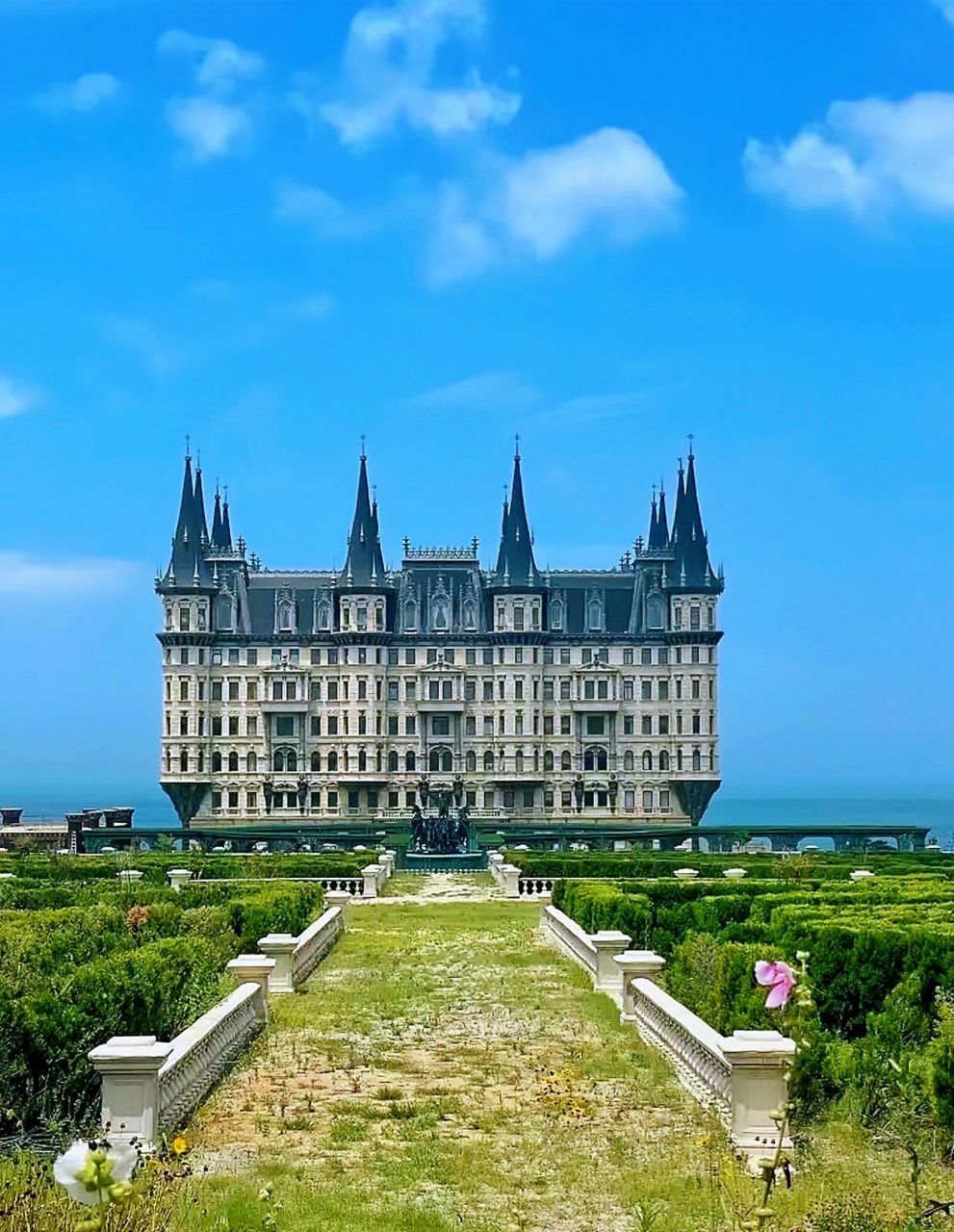 文成城堡,西红柿首富拍摄地  文成城堡位于烟台市蓬莱区烟蓬旅游观光