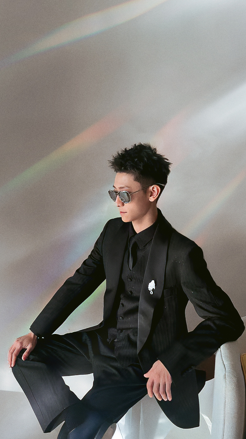 张一山云雀叫天录# zys #张一山海南岛国际电影节闭幕式# 寒来暑往