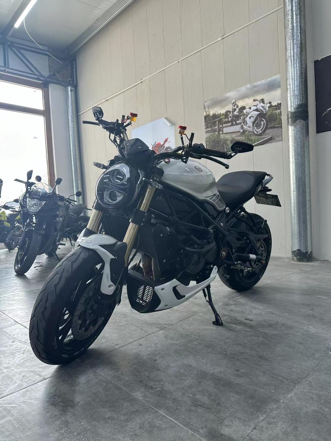 最新拿下2019年贝纳利752s 极速220迈