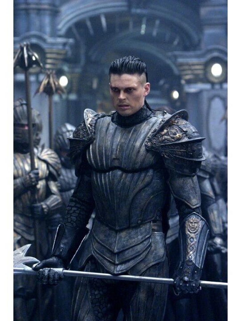 黑袍纠察队的屠夫先生卡尔karl urban演了几十年戏,在不少电影里担任