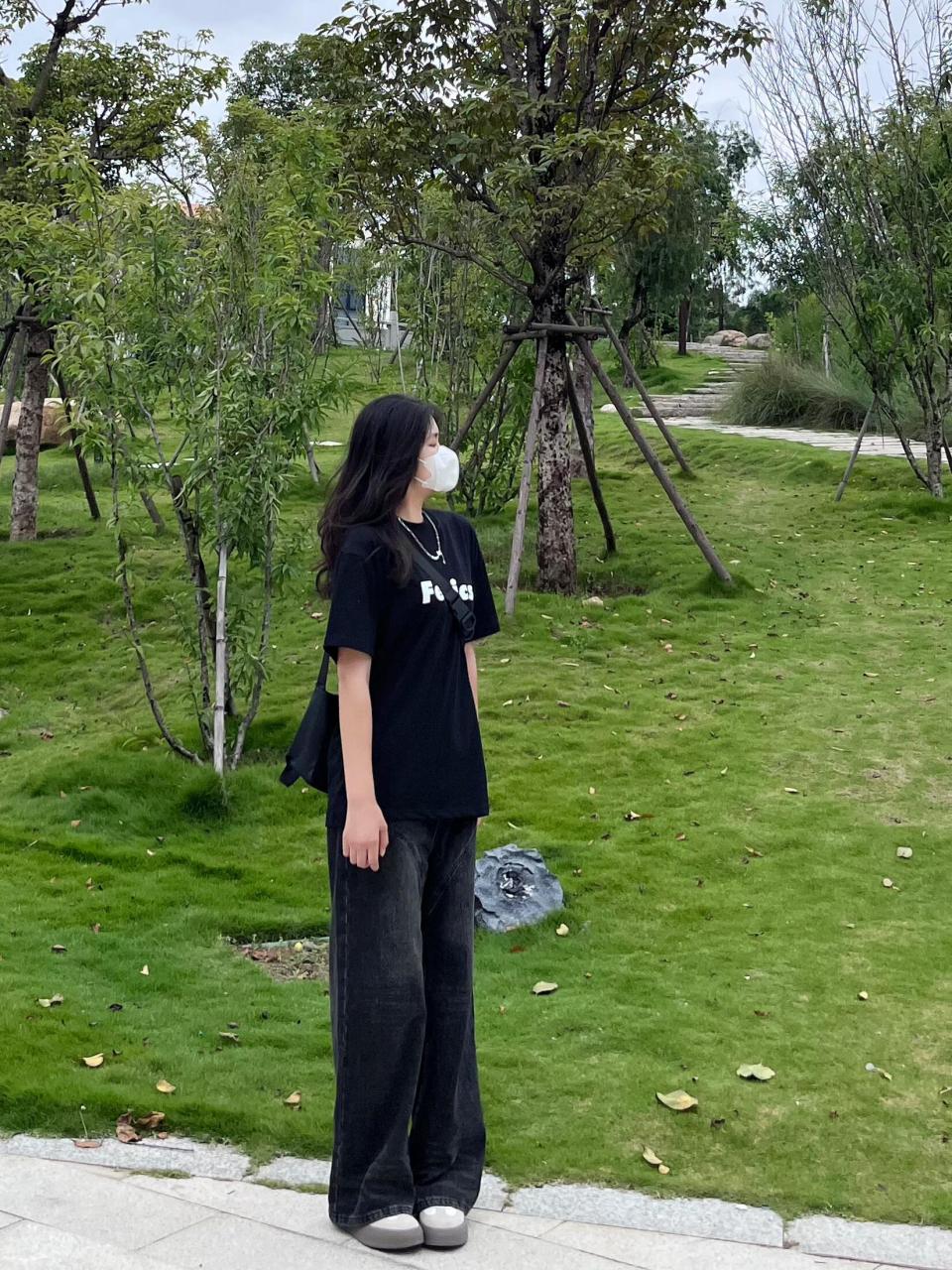 hello hello 这里是佳琪777 身高172cm 体重62kg 今天的穿搭分享来了