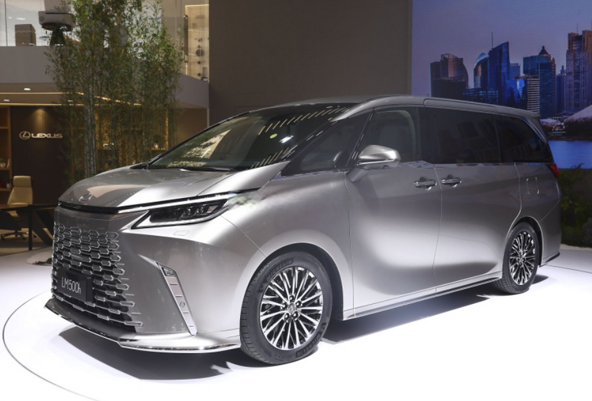 雷克萨斯lm350h七座版,售价119.9万元!