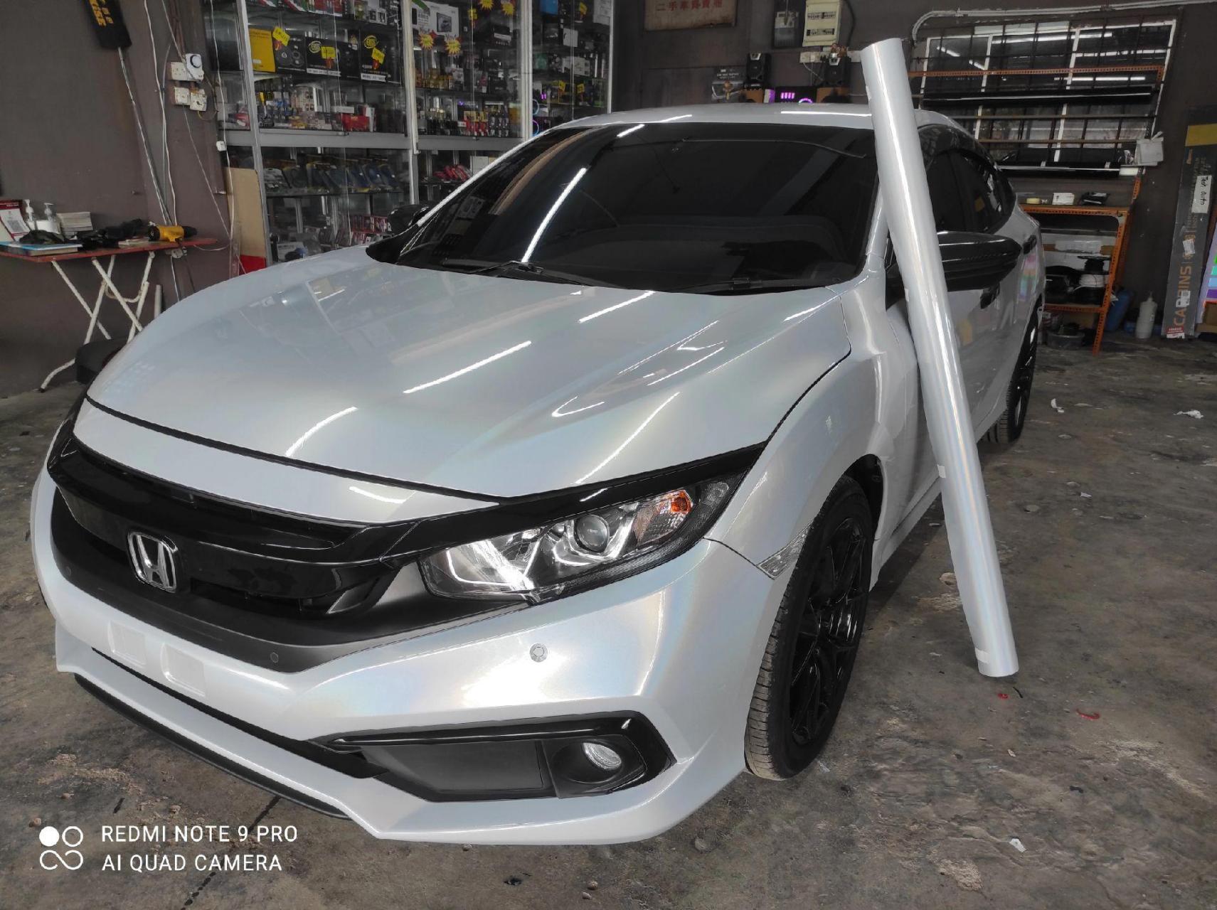 本田思域  ●原车漆:白色  ●改色膜:七彩镭射白  【七彩镭射白】