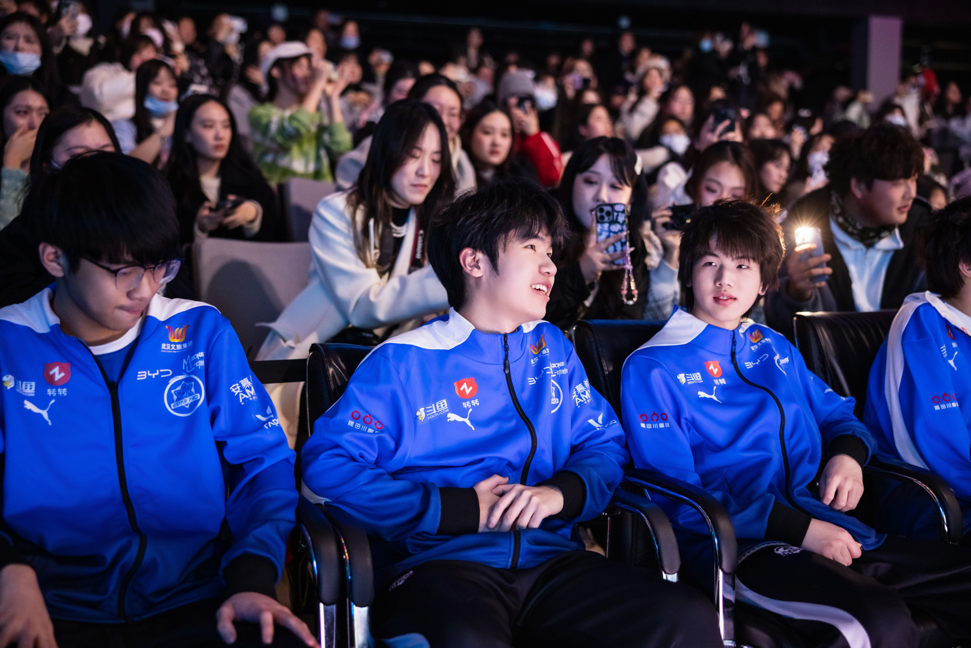 花海不怕有荆棘##花海二三正逢时#  图为3月2日海队estarpro花海档 