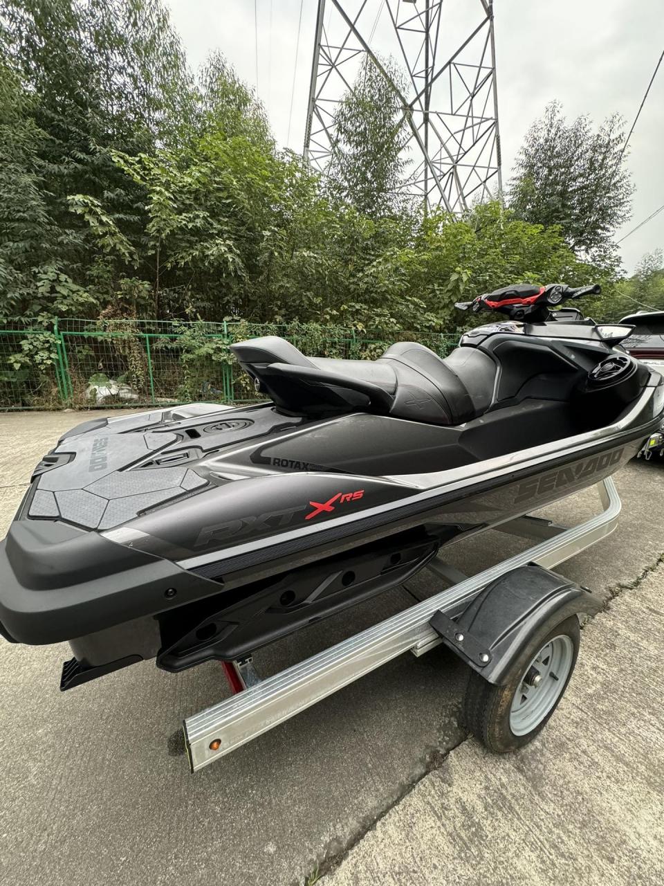 一手庞巴迪摩托艇rxt300黑武士,霸气外露,高配300匹马力蓝牙音响液晶