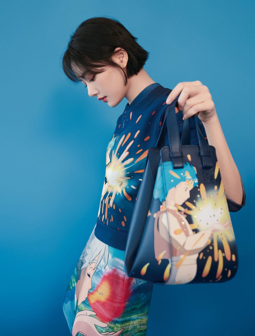 任敏联名短裙套装利落短发壁纸写真