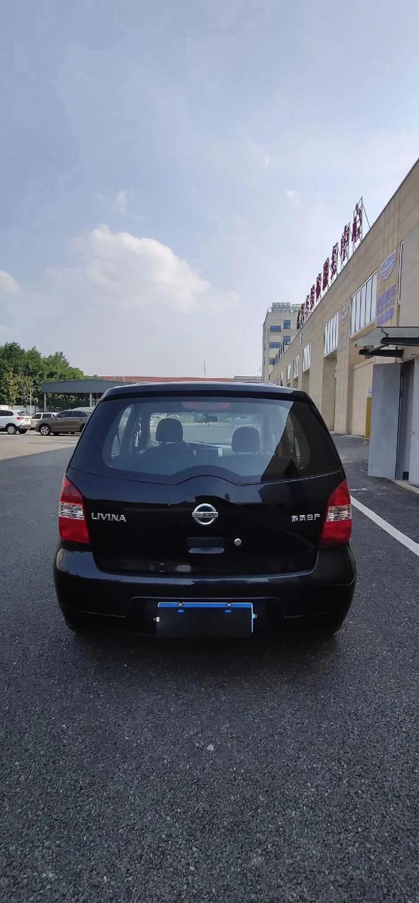 12年12月日产骊威1.